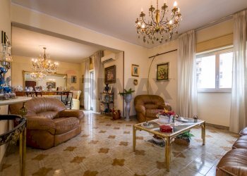 Soggiorno - Four-room apartment Via Della Conciliazione
 
24, Palermo - photo 1