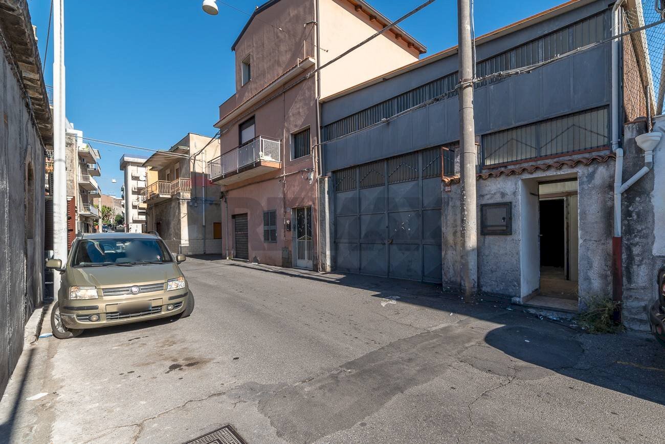 Edificio all\'aperto - Laboratorio Via Acquedotto Greco
 
226, Catania - foto 1