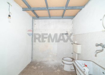 Bagno - Laboratory Via Acquedotto Greco
 
226, Catania - photo 13