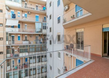 Edificio all\'aperto - Trilocale Via Ammiraglio Caracciolo
 
52, Catania - foto 26