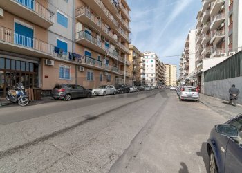 Edificio all\'aperto - Trilocale Via Ammiraglio Caracciolo
 
52, Catania - foto 29
