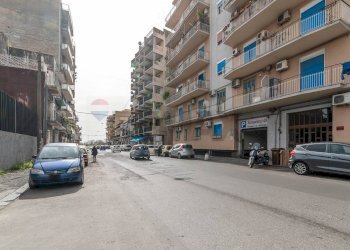 Edificio all\'aperto - Trilocale Via Ammiraglio Caracciolo
 
52, Catania - foto 31