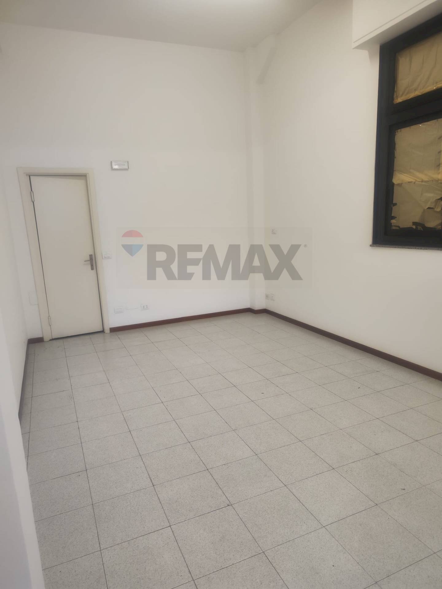 Stanza vuota - Locale Commerciale Via Firenze
 
97, Aci Castello - foto 2