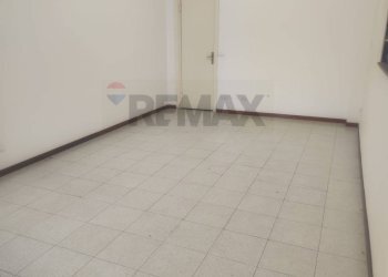 Stanza vuota - Locale Commerciale Via Firenze
 
97, Aci Castello - foto 3