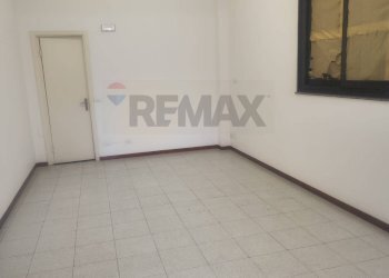 Stanza vuota - Locale Commerciale Via Firenze
 
97, Aci Castello - foto 4