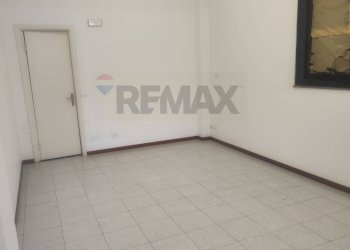 Stanza vuota - Locale Commerciale Via Firenze
 
97, Aci Castello - foto 7