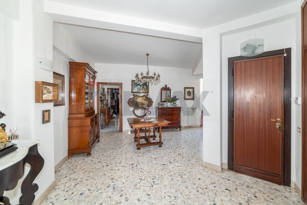 Sala da pranzo - Quadrilocale Via Giacomo Leopardi
 
125, Catania - foto 3