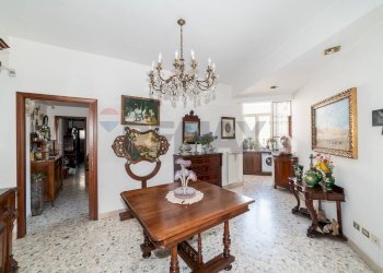 Sala da pranzo - Quadrilocale Via Giacomo Leopardi
 
125, Catania - foto 9