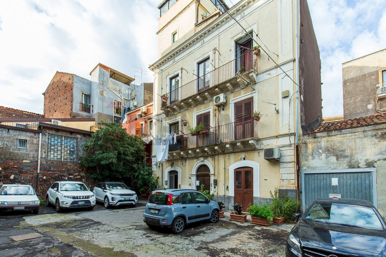 Edificio all\'aperto - Trilocale Cortile Della Provvidenza
12, Catania - foto 2
