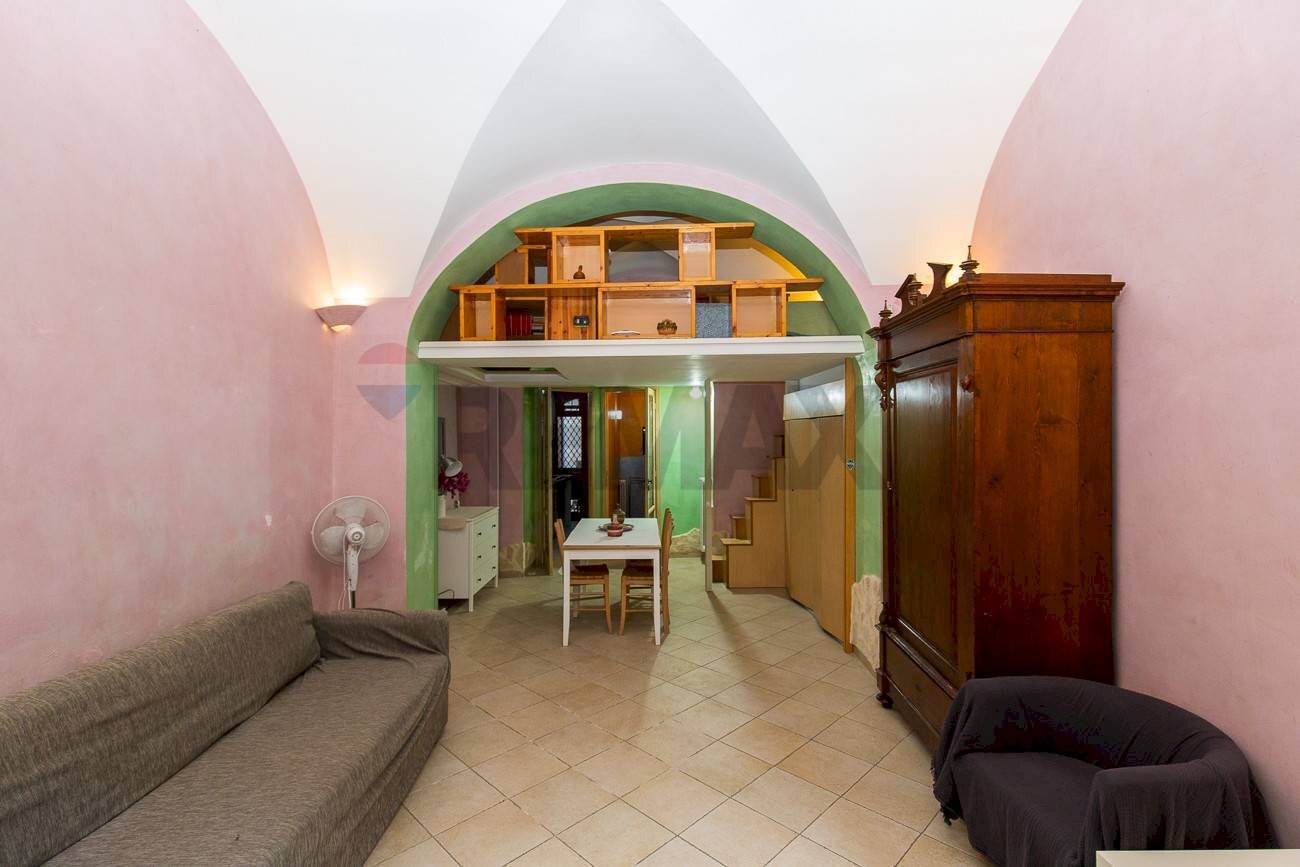 Sala da pranzo - Three-room apartment Cortile Della Provvidenza
 
12, Catania - photo 1