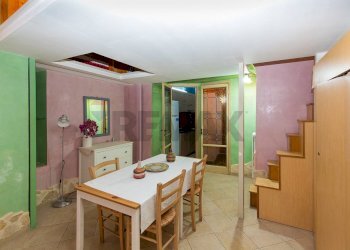 Sala da pranzo - Trilocale Cortile Della Provvidenza
 
12, Catania - foto 7