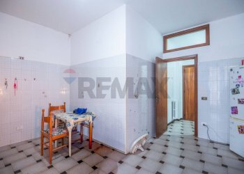 Sala da pranzo - Quadrilocale Via Raffaello Sanzio
 
4, Grammichele - foto 6