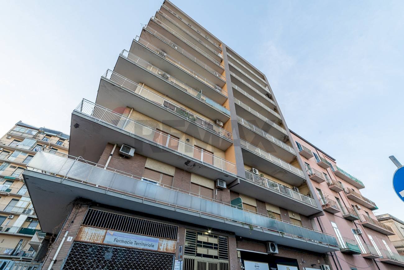 Edificio all\'aperto - Quadrilocale Piazza Vincenzo Lanza
 
3, Catania - foto 1