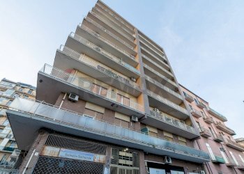 Edificio all\'aperto - Quadrilocale Piazza Vincenzo Lanza
 
3, Catania - foto 1