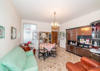 Sala da pranzo - Quadrilocale Piazza Vincenzo Lanza
 
3, Catania - foto 13