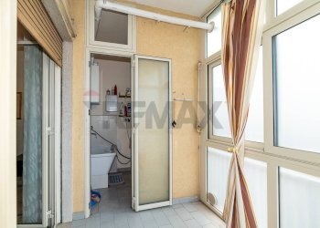 Hall / corridoio - Quadrilocale Piazza Vincenzo Lanza
 
3, Catania - foto 24