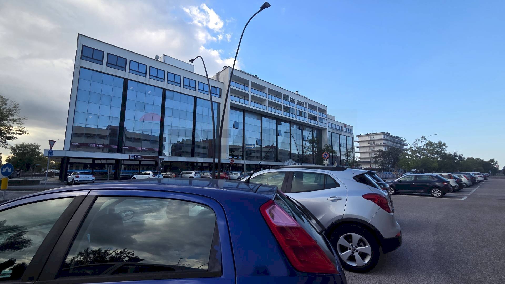 Edificio all\'aperto - Commercial Premises Le Curbusier
 
44, Ravenna - photo 3