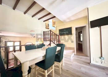 Sala da pranzo - Villa a Schiera Via Onorato Carlandi
 
33, Manziana - foto 10