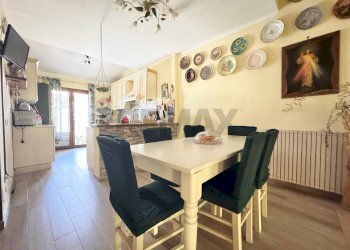 Sala da pranzo - Villa a Schiera Via Onorato Carlandi
 
33, Manziana - foto 8