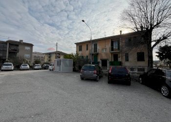 Edificio all\'aperto - Trilocale Via Stazione
 
12, Cannara - foto 17