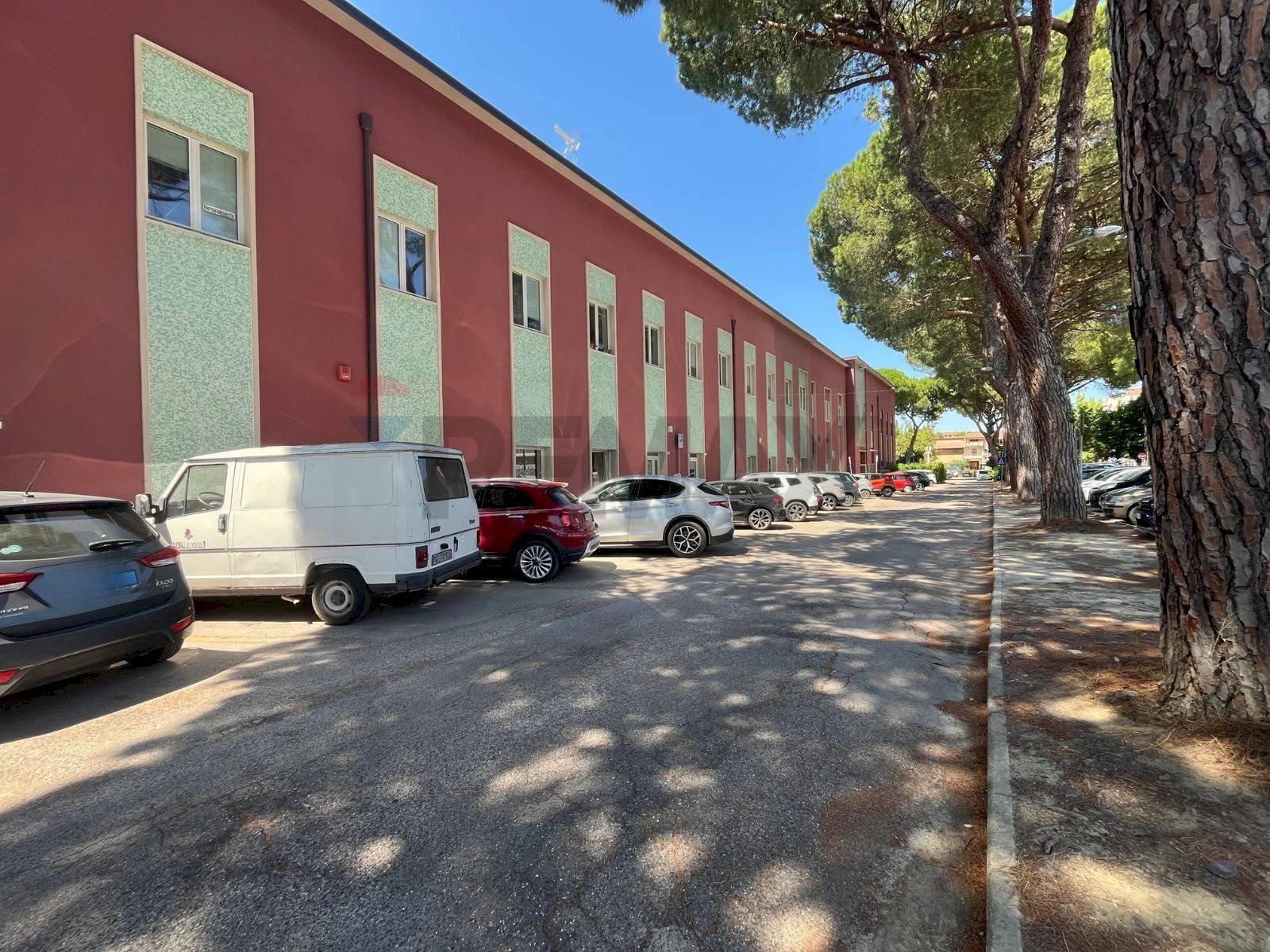 Edificio all\'aperto - Ufficio Via Piscine Eden Rock
 
2, Bastia Umbra - foto 2