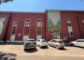 Edificio all\'aperto - Ufficio Via Piscine Eden Rock
 
2, Bastia Umbra - foto 1