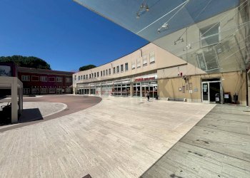 Edificio all\'aperto - Ufficio Via Piscine Eden Rock
 
2, Bastia Umbra - foto 13