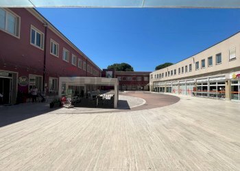 Edificio all\'aperto - Ufficio Via Piscine Eden Rock
 
2, Bastia Umbra - foto 14