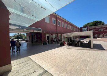 Edificio all\'aperto - Ufficio Via Piscine Eden Rock
 
2, Bastia Umbra - foto 15