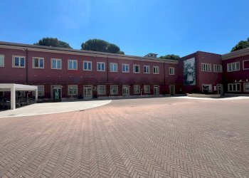 Edificio all\'aperto - Ufficio Via Piscine Eden Rock
 
2, Bastia Umbra - foto 19