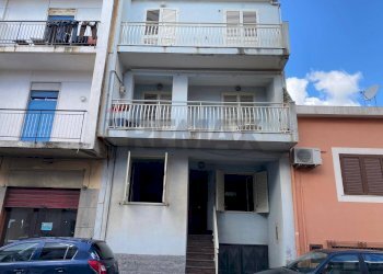 Edificio all\'aperto - Independent house via nazionale
 
80, Messina - photo 1