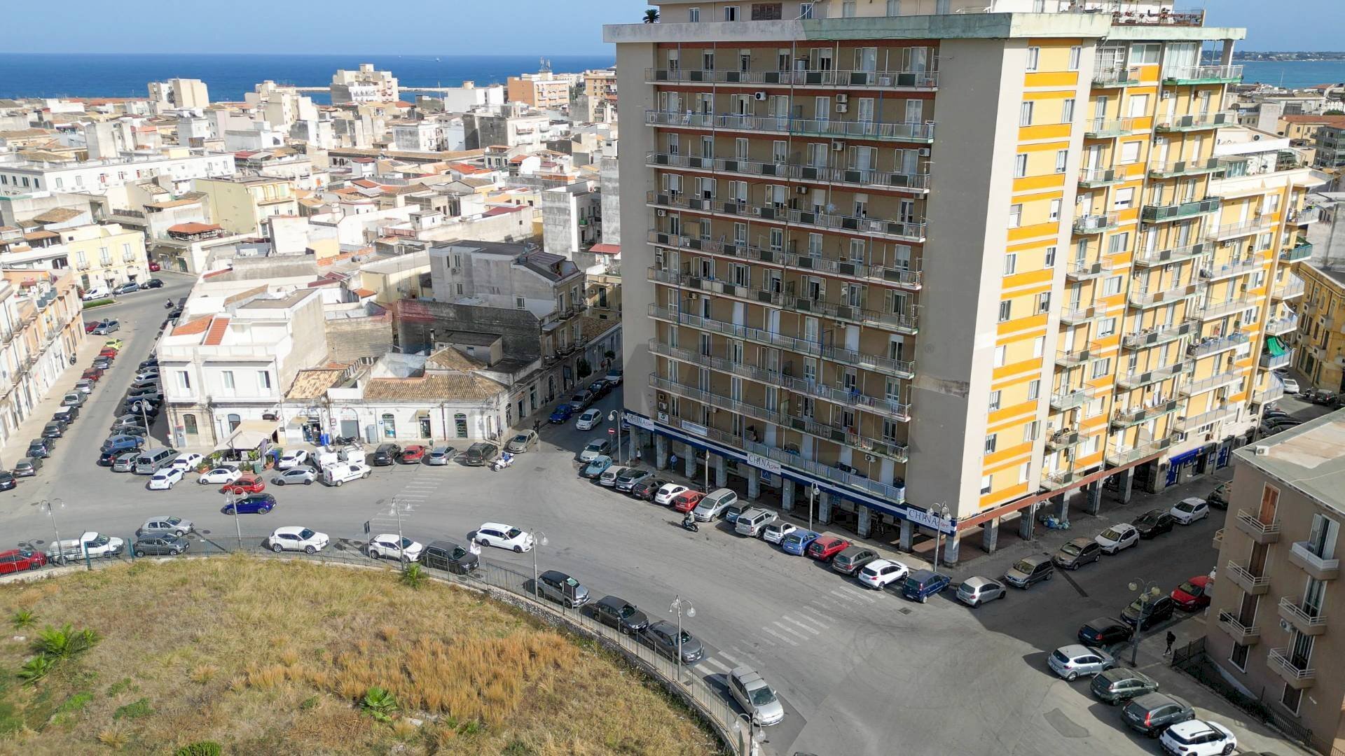 Edificio all\'aperto - Locale Commerciale Piazza della Vittoria
 
40, Siracusa - foto 1