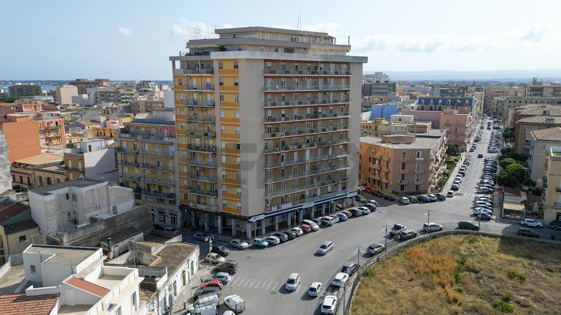 Edificio all\'aperto - Locale Commerciale Piazza della Vittoria
40, Siracusa - foto 2
