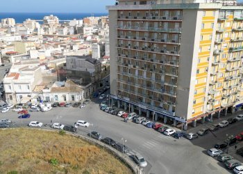 Edificio all\'aperto - Locale Commerciale Piazza della Vittoria
40, Siracusa - foto 1