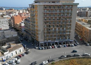 Edificio all\'aperto - Locale Commerciale Piazza della Vittoria
40, Siracusa - foto 3