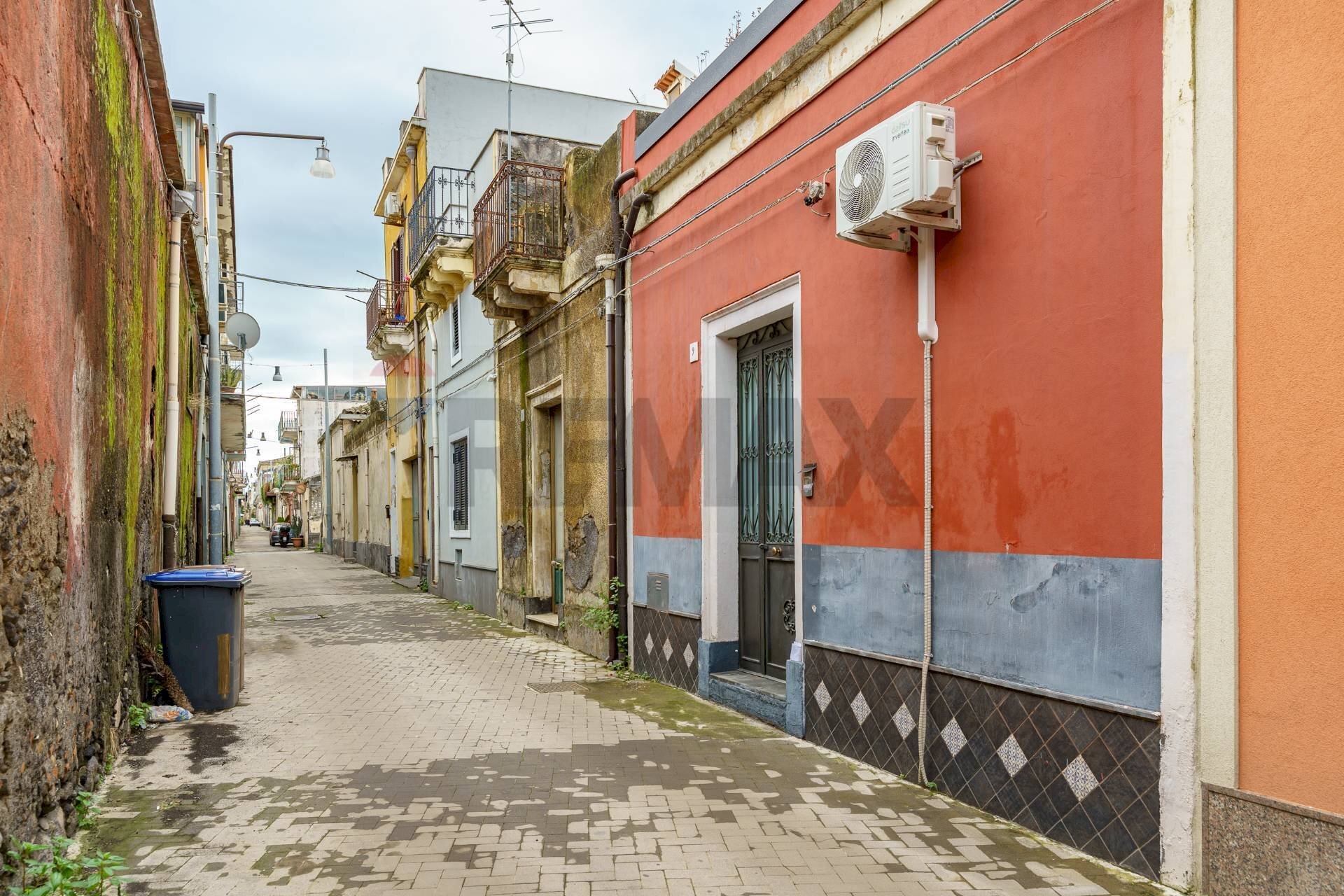 Edificio all\'aperto - Independent house via flavio gioia
 
9, Riposto - photo 1