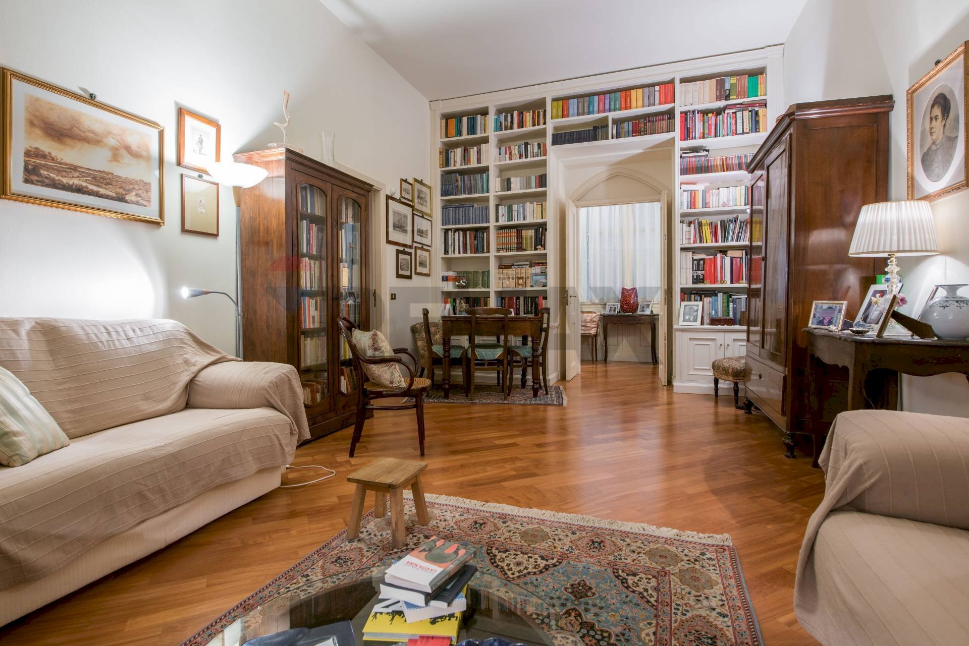 Sala da pranzo - Quadrilocale Viale Regina Margherita
 
8/A, Catania - foto 1