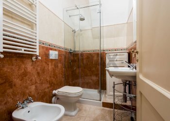 Bagno - Quadrilocale Viale Regina Margherita
 
8/A, Catania - foto 11