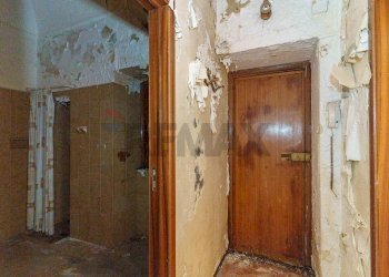 Hall / corridoio - Casa indipendente Via Somma
 
2, Nicolosi - foto 23