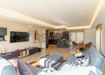 Sala da pranzo - Villa Via Fossa Lupo
 
15, Aci Sant'Antonio - foto 3