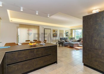 Sala da pranzo - Villa Via Fossa Lupo
 
15, Aci Sant'Antonio - foto 9