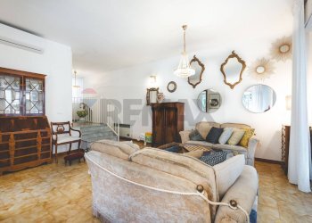 Soggiorno - Quadrilocale Traversa C di Via Gaetano Martino
 
15, Taormina - foto 8