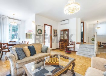 Sala da pranzo - Quadrilocale Traversa C di Via Gaetano Martino
 
15, Taormina - foto 13