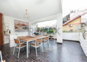 Sala da pranzo - Quadrilocale Traversa C di Via Gaetano Martino
 
15, Taormina - foto 30