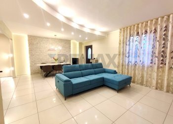 Sala da pranzo - Villa a Schiera Via Sandro Pertini
 
17, San Nicola la Strada - foto 3