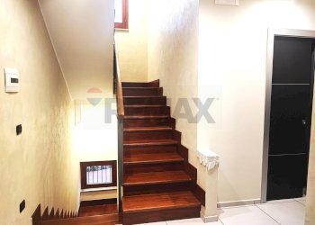 Scale - Villa a Schiera Via Sandro Pertini
 
17, San Nicola la Strada - foto 23