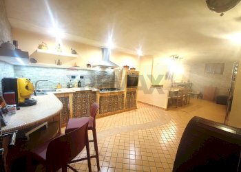 Sala da pranzo - Villa a Schiera Via Sandro Pertini
 
17, San Nicola la Strada - foto 32