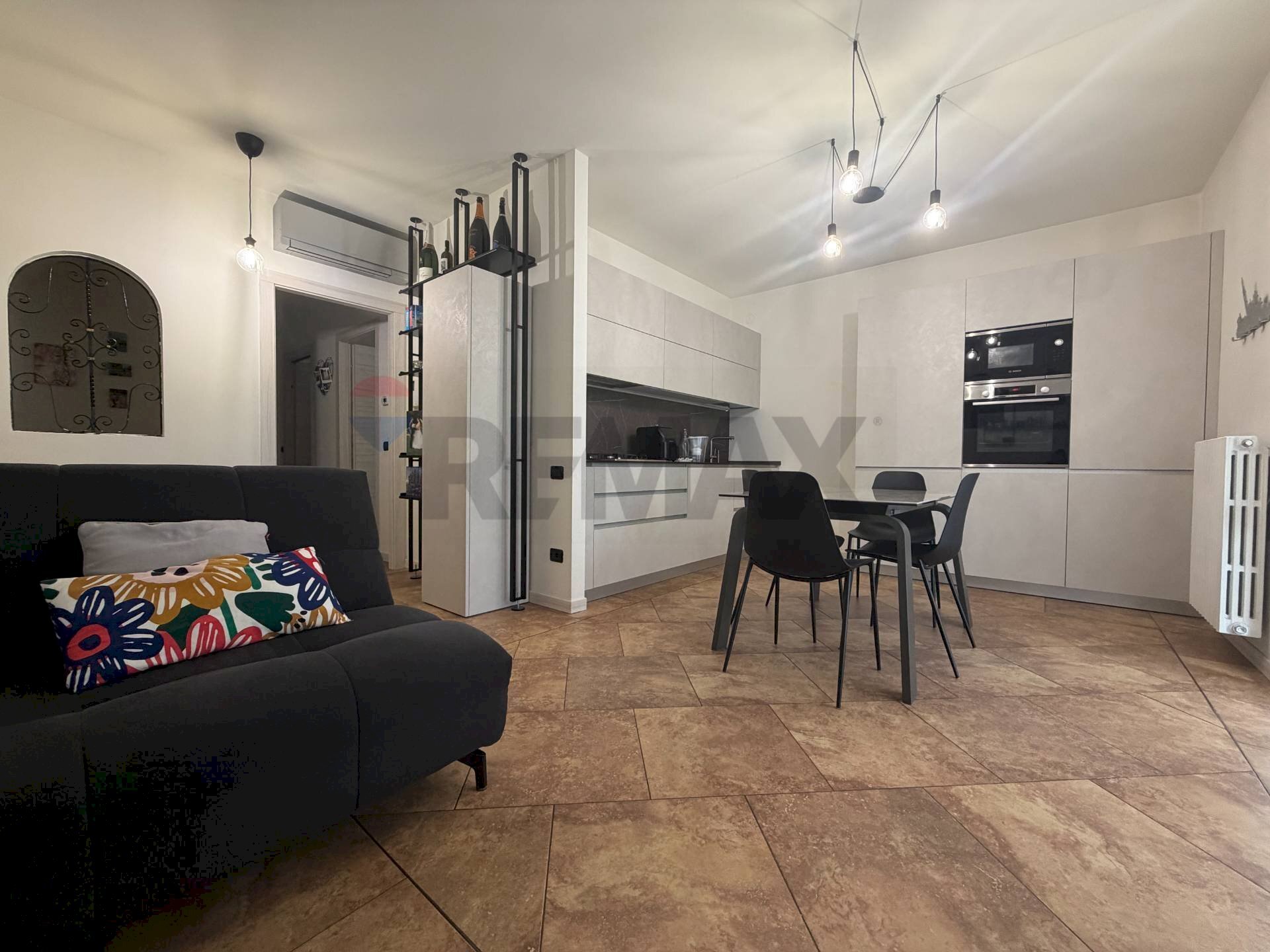 Sala da pranzo - Three-room apartment via giovanni da verrazzano
 
70, Treviglio - photo 2