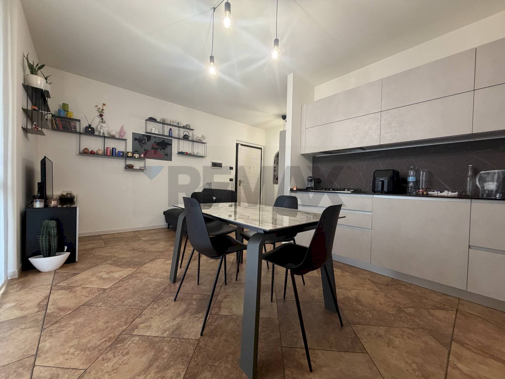 Sala da pranzo - Three-room apartment via giovanni da verrazzano
 
70, Treviglio - photo 3