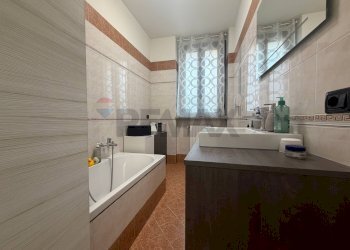 Bagno - Trilocale via giovanni da verrazzano
 
70, Treviglio - foto 16